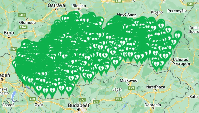 Mapa Slovenska s defibrilátormi registrovanými v systéme operačného strediska 155